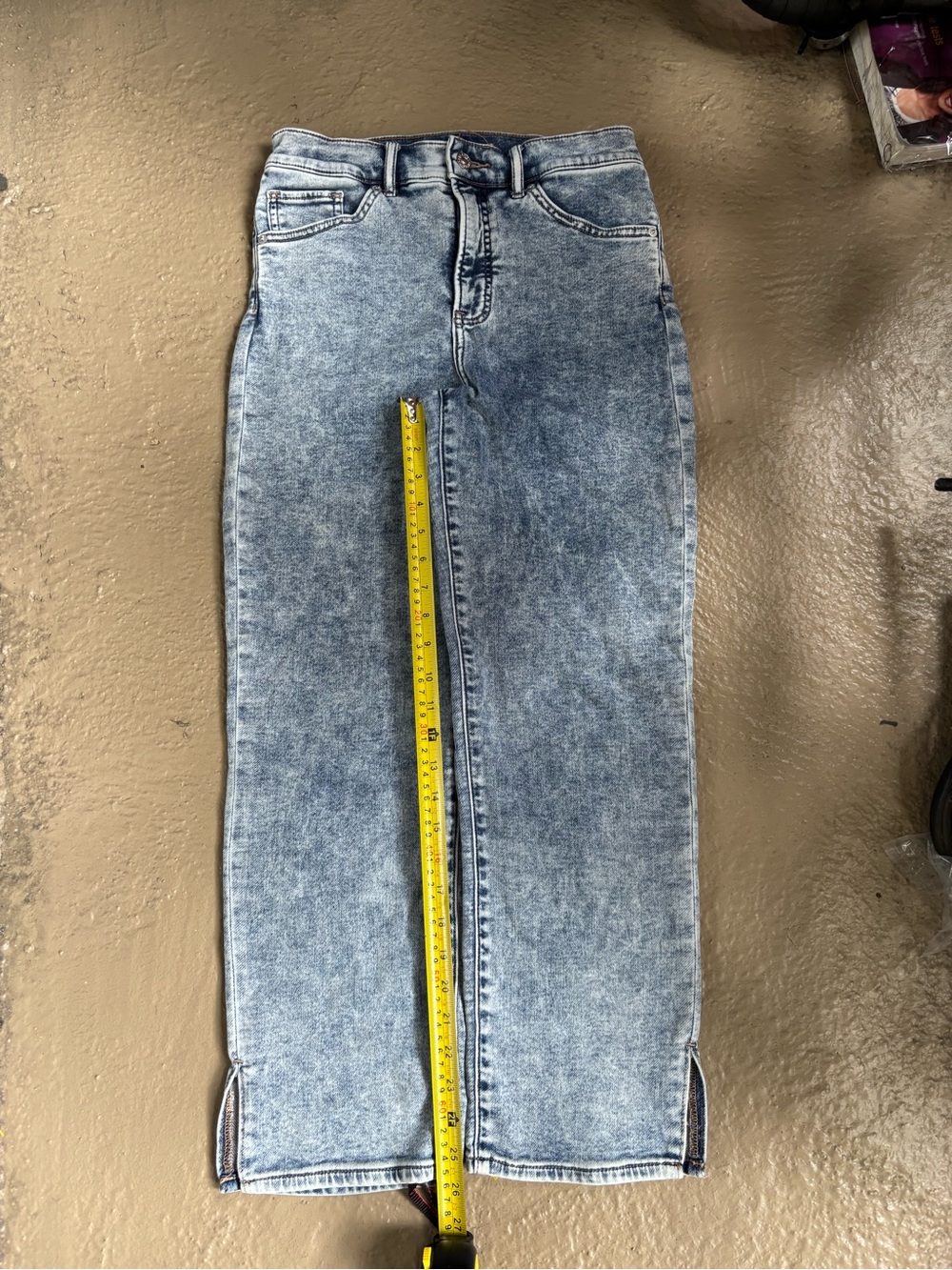 Express Straight-Leg Jeans in Light Acid Wash Blue size 6R